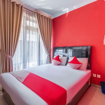 Oyo Collection O 1032 Rahayu Residence Syariah Чиребон Екстер'єр фото