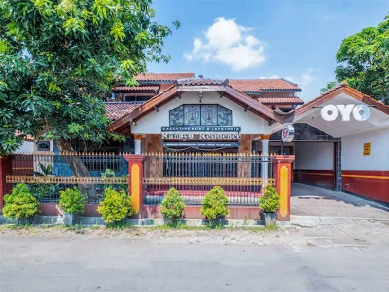 Oyo Collection O 1032 Rahayu Residence Syariah Чиребон Екстер'єр фото